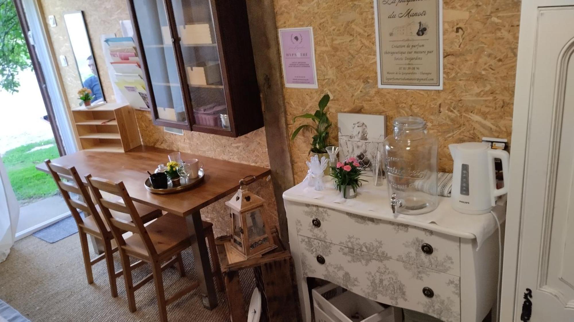Le Laboratoire Shabby Chic De La Parfumerie Du Manoir Chavagne 外观 照片
